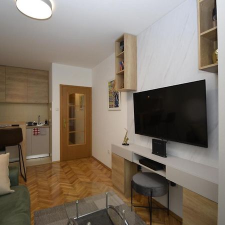 Studio Apartment Art Zone 포드고리차 외부 사진