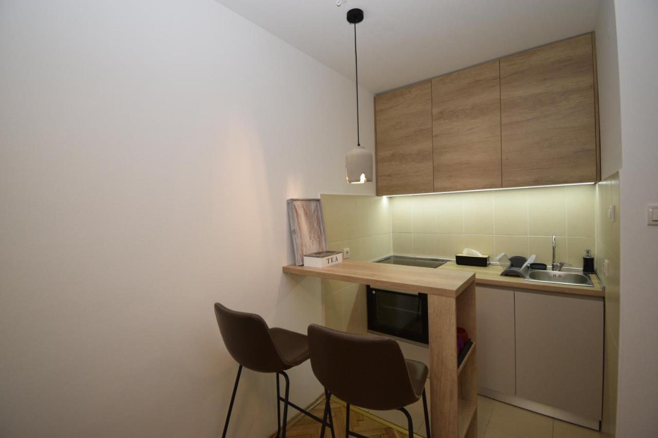 Studio Apartment Art Zone 포드고리차 외부 사진