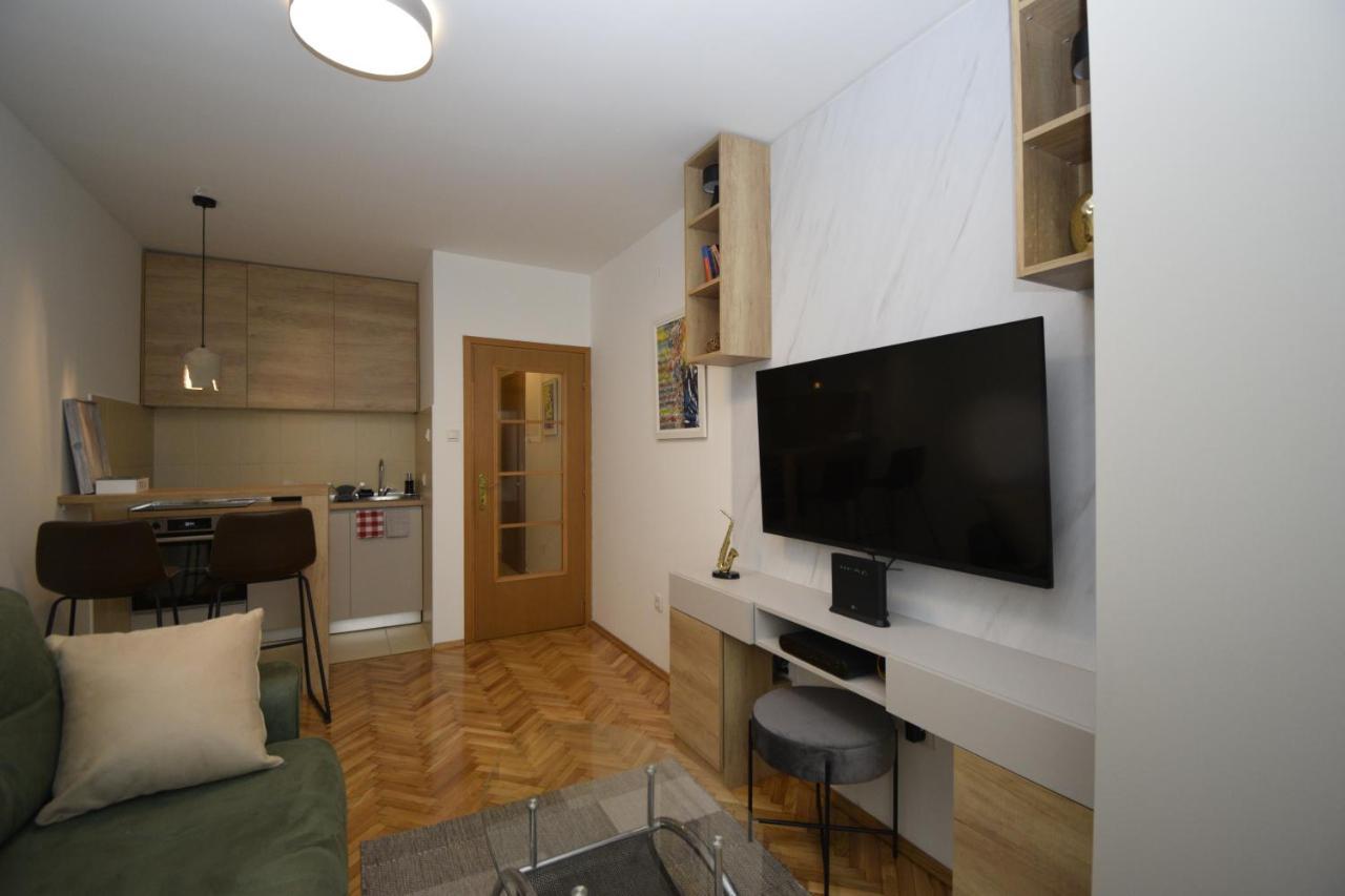Studio Apartment Art Zone 포드고리차 외부 사진