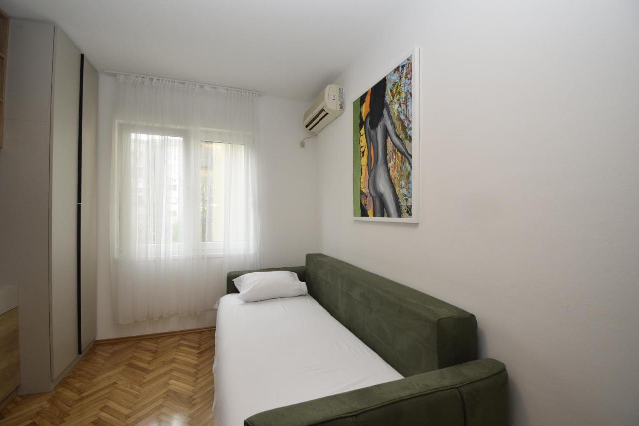 Studio Apartment Art Zone 포드고리차 외부 사진