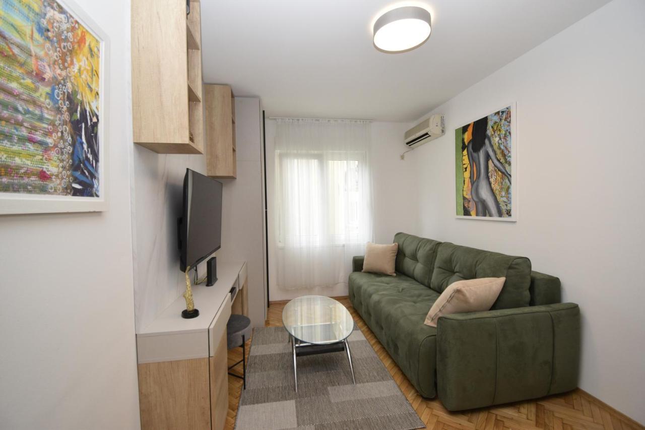 Studio Apartment Art Zone 포드고리차 외부 사진