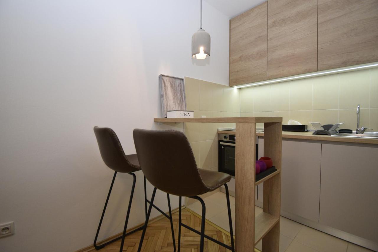 Studio Apartment Art Zone 포드고리차 외부 사진